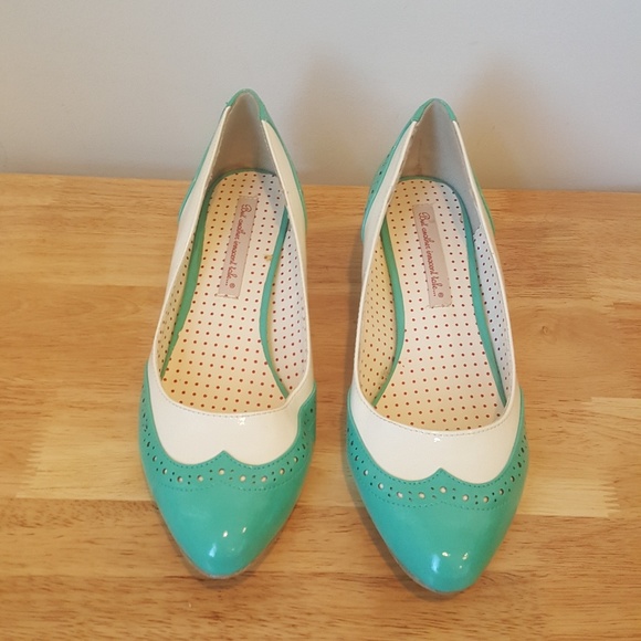 Modcloth Shoes - Modcloth B.A.I.T Wingtip Pinup Heel